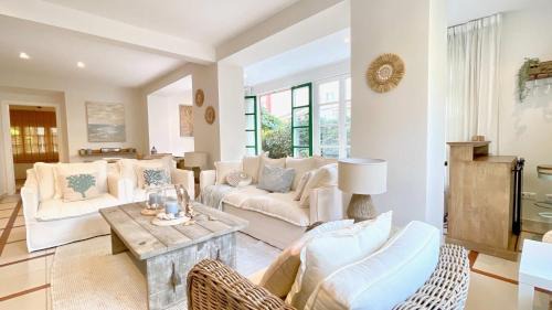 Covas Ski Chalet | Covas Seabreeze Cottage