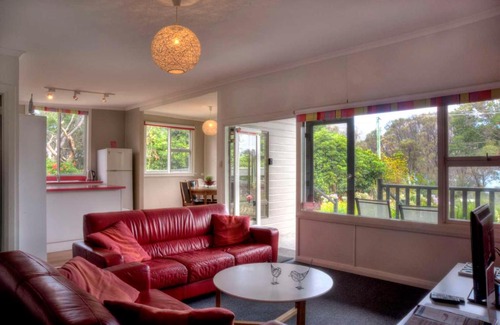 Coles Bay House | Cove Beach Apartment 1