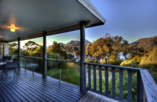 Coles Bay House | Cove Beach Apartment 2