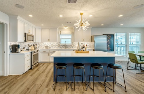 Galveston House | Cove House on Galveston Bay 4BR-3BA and bunks, sleeps 12-16; pier and boat slip