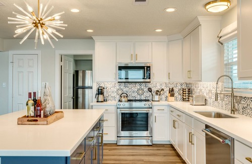 Galveston House | Cove House on Galveston Bay 4BR-3BA and bunks, sleeps 12-16; pier and boat slip