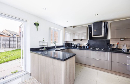 Gamston House | Coventry House for the Larger Group with Parking