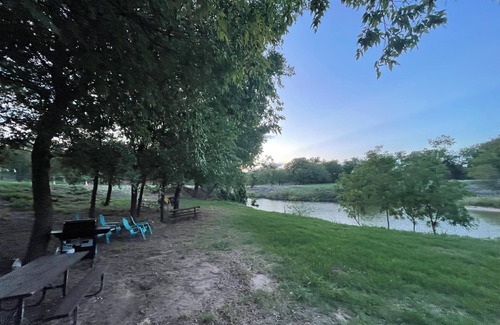 Fredericksburg Cabin | Covered Porch, River Access, Free Skeeball& Pinball in enchanting Fredericksburg