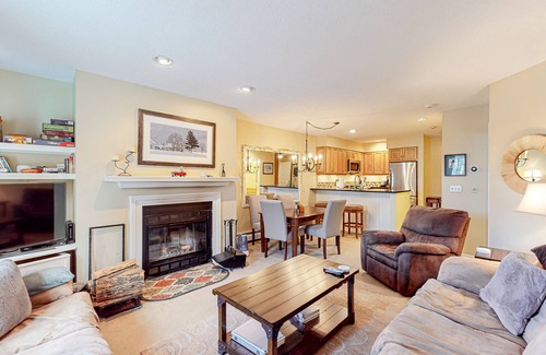 Ludlow Condo | Coveted Ski-In/Ski-Out Winterplace Condo with Hot Tubs, Indoor Pool & Fireplace