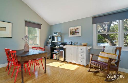 Tarrytown Apartment | Coveted Tarrytown Studio Apt 1BA w Breakfast Nook Window Desk King Bed