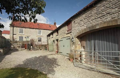 Wrelton Cottage | COW BYRE COTTAGE, character holiday cottage, with a garden in Wrelton