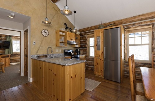 Big Sky Cabin | Cowboy Heaven Cabin - Rustic Ridge - Ski-in/out , Hot Tub, Outwest Escape, Hike