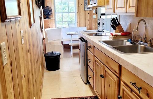 Charlottesville Cottage | Cowboy hide-a-way cottage with hot tub on historic farm close to everything