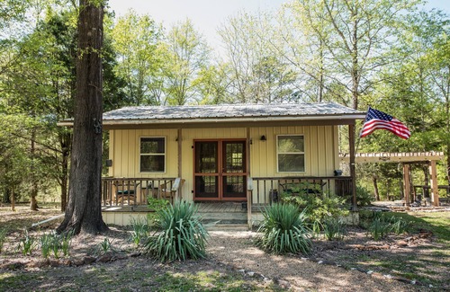 Lindale Cottage | Coyote Creek Cottage With Walking Trail, Firepit, Outdoor Activities, Games