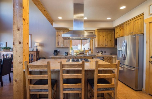 Coyote Run House | Coyote Run - Moab Rustic Retreat- Private Hot Tub-Fireplace