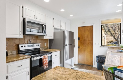 Hidden Valley Ranch House | Coyote Vacation Rental | 3-BR House on Canyon Dr, Prescott | mins to DT Patio Pool Tennis