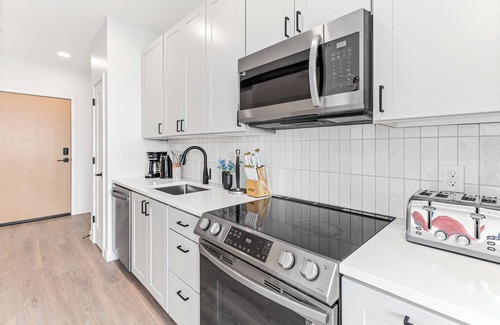 Kingfield Apartment | Coze Studio Unit Near Downtown MN and Airport