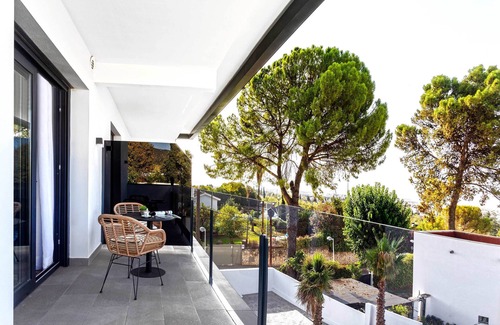 Distrito Norte Sierra Apartment | Cozy 1 bd apartment with terrace, pool and parking. Arruzafa VII