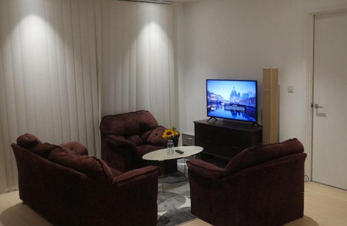 Docklands Apartment | Cozy 1-Bed Apartment in the heart of East London