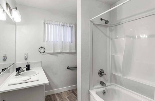 Las Vegas House | Cozy 1 Bed, Sleeps 4! Near Strip! Perfect GetAway!