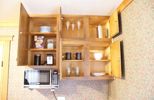 St. Elmo Improvement League Apartment | Cozy 1 bed suite, tucked away in the forest but only 4 miles from downtown!