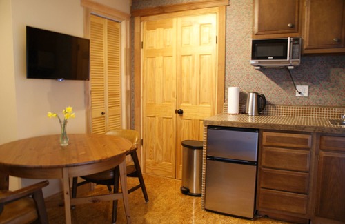 St. Elmo Improvement League Apartment | Cozy 1 bed suite, tucked away in the forest but only 4 miles from downtown!