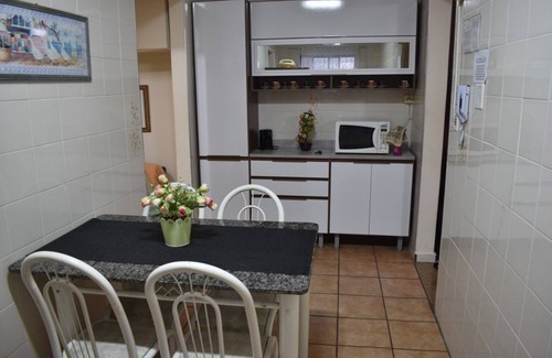 Guilhermina Apartment | Cozy 1 bedroom apartment 30 m from the beach Lindo Whatts 13-991312526