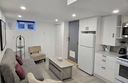 Cote-Des-Neiges—Notre-Dame-De-Grace Apartment | Cozy 1 Bedroom Apartment near Down-town Montreal