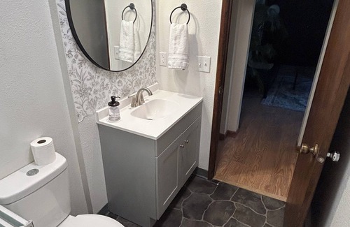 College Apartment | Cozy 1 bedroom apartment across from the airport with WiFi.
