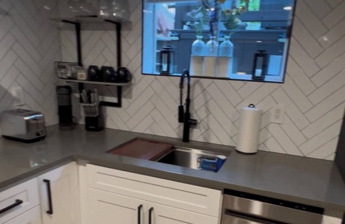 Highline Apartment | Cozy 1-bedroom apartment in beautiful Seattle, basic amenities & paid utilities