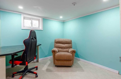 Durham Region House | Cozy 1-Bedroom Basement With Separate Entrance