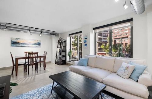 Downtown Washington D.C. Condo | Cozy 1-bedroom condo with WiFi, AC in awesome Washington