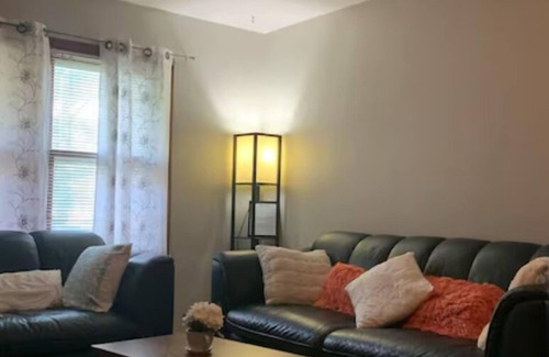 Diamond Lake House | Cozy 1-bedroom Duplex home- Close to Downtown Minneapolis, MOA & MSP Airport.