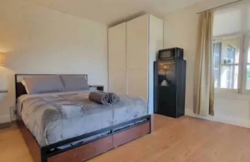West Covina House | Cozy 1-bedroom estate with WiFi, AC in lovely West Covina. Private Entry.