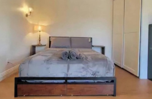 West Covina House | Cozy 1-bedroom estate with WiFi, AC in lovely West Covina. Private Entry.