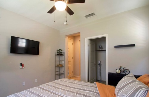 Santa Ana Heights House | Cozy 1 bedroom Guest Suite
