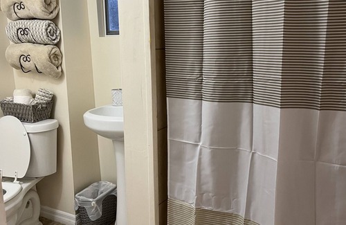 Riverside Heights Apartment | Cozy 1 bedroom guesthouse apartment near downtown & riverwalk