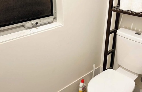 Kenwick House | Cozy 1-bedroom house in awesome Beckenham with WiFi, AC