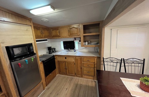 Putnam Hall House | Cozy 1-bedroom mobile home in tranquil Melrose with AC, WiFi