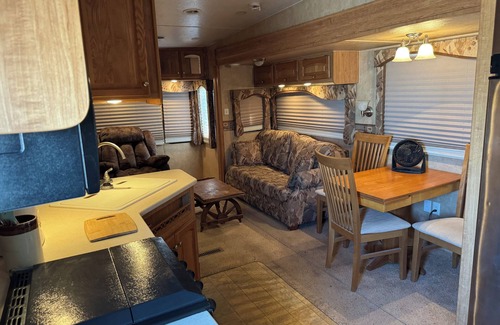 Truth or Consequences House | Cozy 1-bedroom Rv with pool,WiFi, AC in pleasant Elephant Butte
