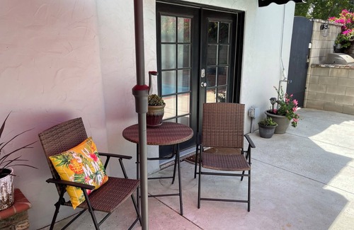 Riviera - Westchester House | Cozy 1 Bedroom w sofa bed. In DT Bakersfield, close to Dining & Entertainment!