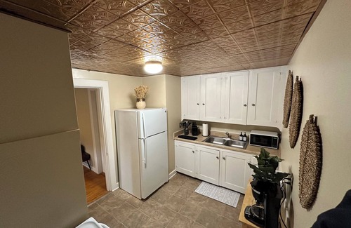Hallowell Apartment | Cozy 1-bedroom waterfront apartment in Hallowell overlooking the river