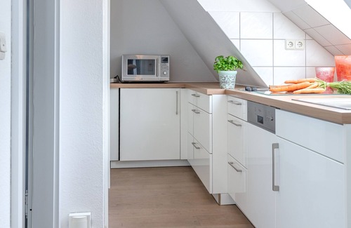 Tinnum Apartment | Cozy 1-room apartment with box-spring bed