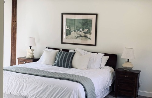 Madison Other | Cozy 1814 farmhouse minutes to wineries, parks, golf and Lake Erie.