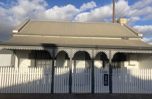 Wallaroo Cottage | Cozy 1870’s Cottage in Wallaroo, minutes from the beach & town centre