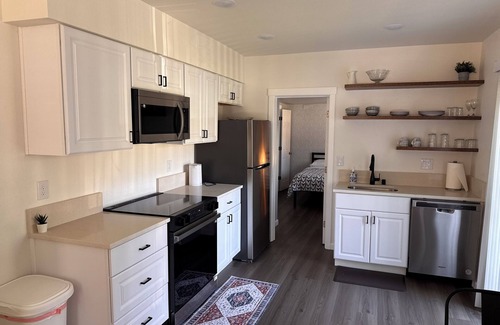 Hough Apartment | Cozy 1bd/1bath Apartment Unit in Downtown Vancouver