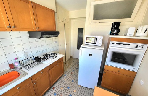 Les Sables d'Olonne Apartment | Cozy 1BR Apartment in Les Sables - Seafront, near beach & shops, balcony, pet friendly
