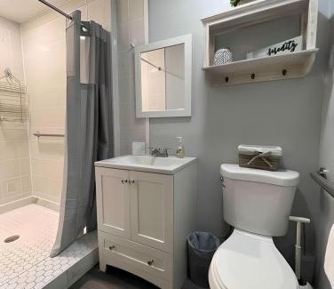 Knoxville Apartment | Cozy 1BR Apartment Wi-Fi Free Parking 10 min to UT Area
