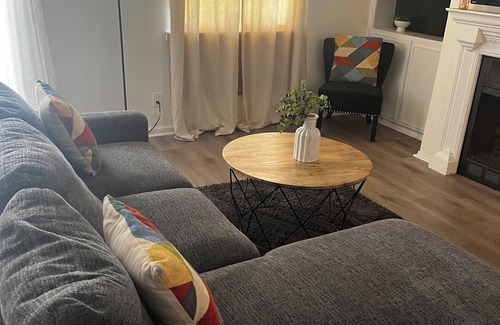 Gunter Afs House | Cozy 1BR Townhome Near Hospitals & College - Ideal for Extended Stays!