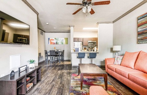 Grogan's Mill Apartment | Cozy 1BR w/King bed 10 min. to Market St w/dining, shopping, waterway, & more!
