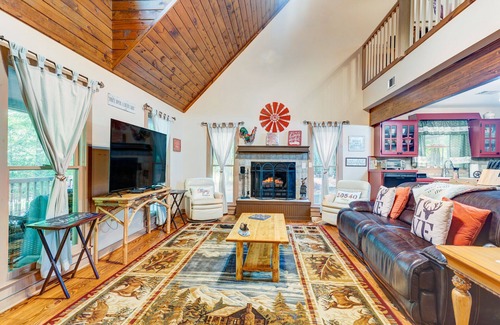 Ellijay Cabin | Cozy 2 bed+2.5 bath Mtn Cbn Near Hiking Trails-Minutes to Town-Fire Pit-Hot Tub