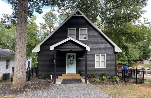 Southmont House | Cozy 2 Bed 2 Bath waterfront cottage on beautiful High Rock Lake- fully updated