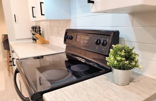 Cornwall Apartment | Cozy 2 Bed Apt with Fiber internet near waterfront