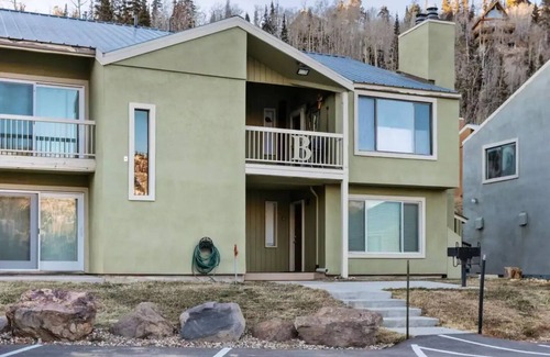 Brian Head Condo | Cozy 2-Bed Mountain Condo with Stunning Views & Private Patio