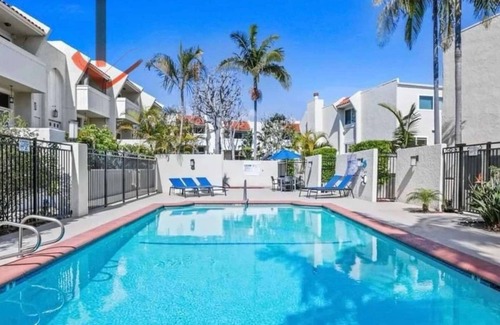 Hermosa Beach Condo | Cozy 2 Bedroom, 2.5 Bath Condo + Pool, 2 Parking Spots, Walking Distance 2 Beach